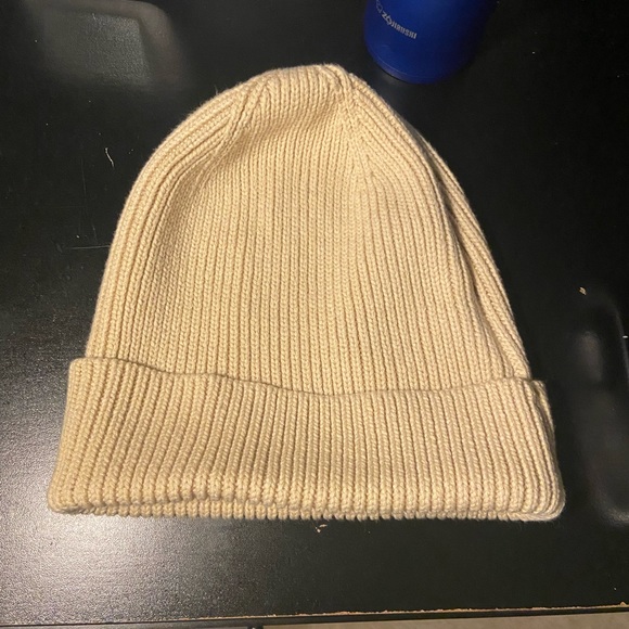 Gap Beige Beanie - Picture 1 of 2